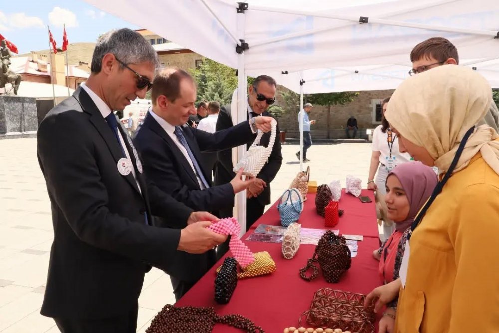 Bayburt’ta Okulların Örnek Çalışmaları Sergilendi