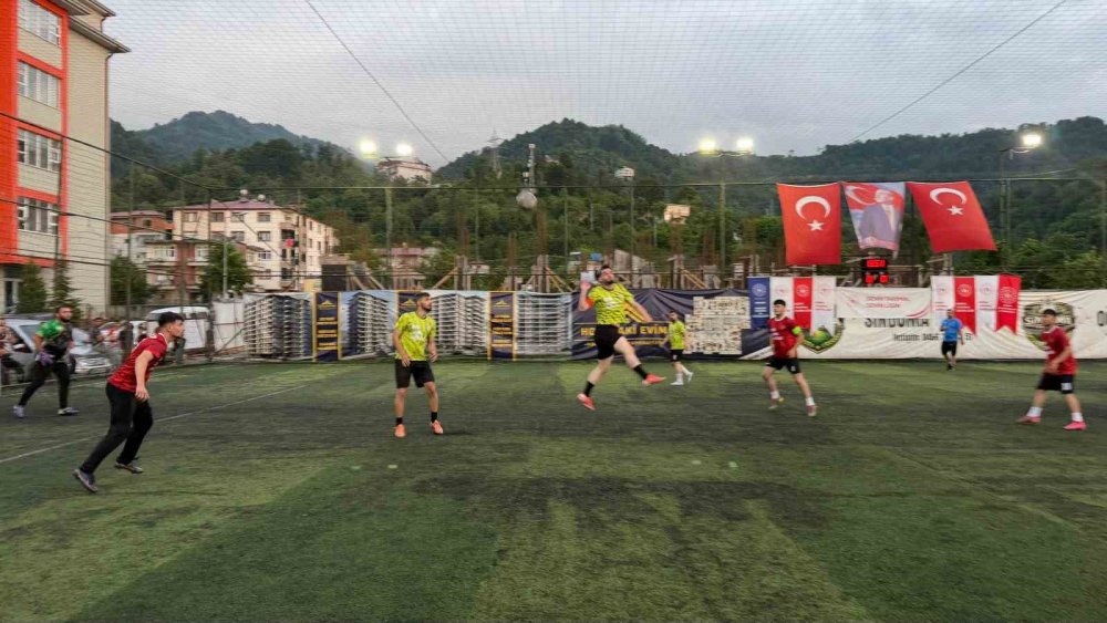 Bakanlığın Pilot Spor Projesi Artvin’de Gençleri Sahaya İndirdi