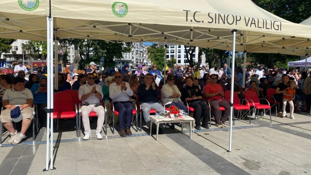 Sinop’ta Halk Oyunları Şenliği