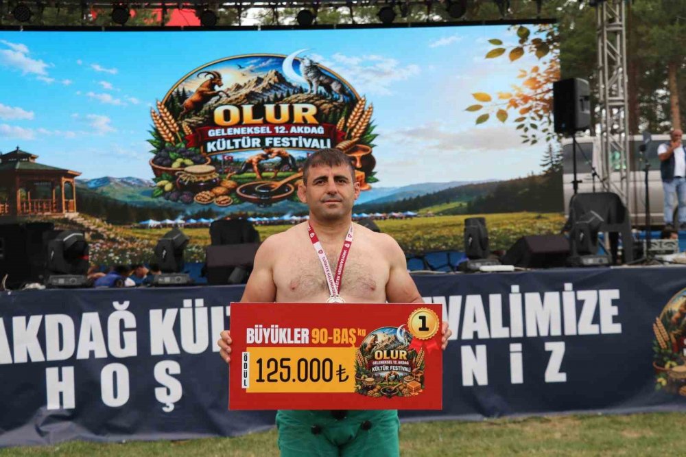 Akdağ Karakucak Güreşleri’nin Başpehlivanı Kenan Gör Oldu
