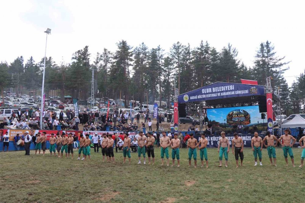 Akdağ Karakucak Güreşleri’nin Başpehlivanı Kenan Gör Oldu