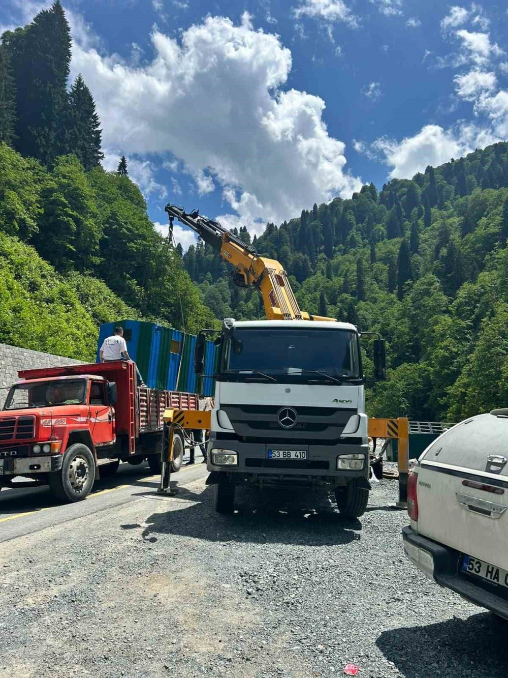 Ayder yolunda kaçak yapılara müdahale: İzinsiz yapılar kaldırıldı