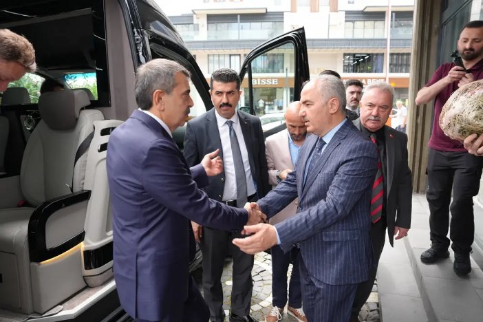 bakan-tekinden-baskan-metine-ziyaretbir-dizi-programa-katilmak-uzere-rizeye-gelen-milli-egit-1.webp