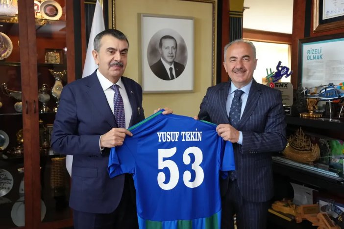 bakan-tekinden-baskan-metine-ziyaretbir-dizi-programa-katilmak-uzere-rizeye-gelen-milli-egit-5.webp