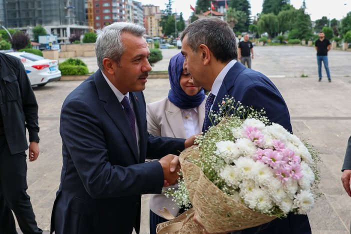 bir-dizi-program-ve-ziyaret-kapsaminda-ilimizde-bulunan-milli-egitim-bakanimiz-sayin-yusuf-tekin-5.jpg