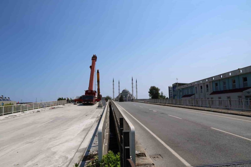 Reşadiye Viyadüğünde Yıkım Çalışmaları Sürüyor