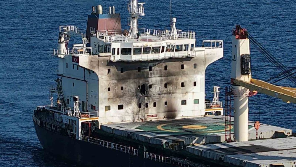 RUSYA AÇIKLARINDA DRON SALDIRISINA UĞRAYAN TÜRK GEMİSİ TRABZON LİMANI'NA ULAŞTI