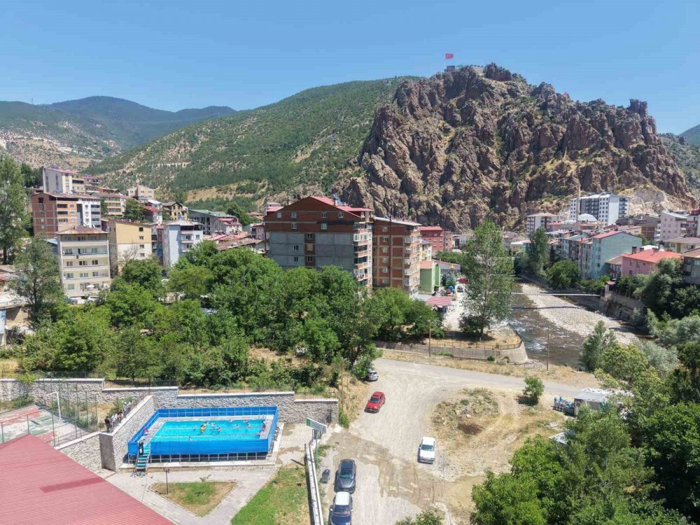 Torul İlçesinde Portatif Havuzda Yüzme Eğitimi
