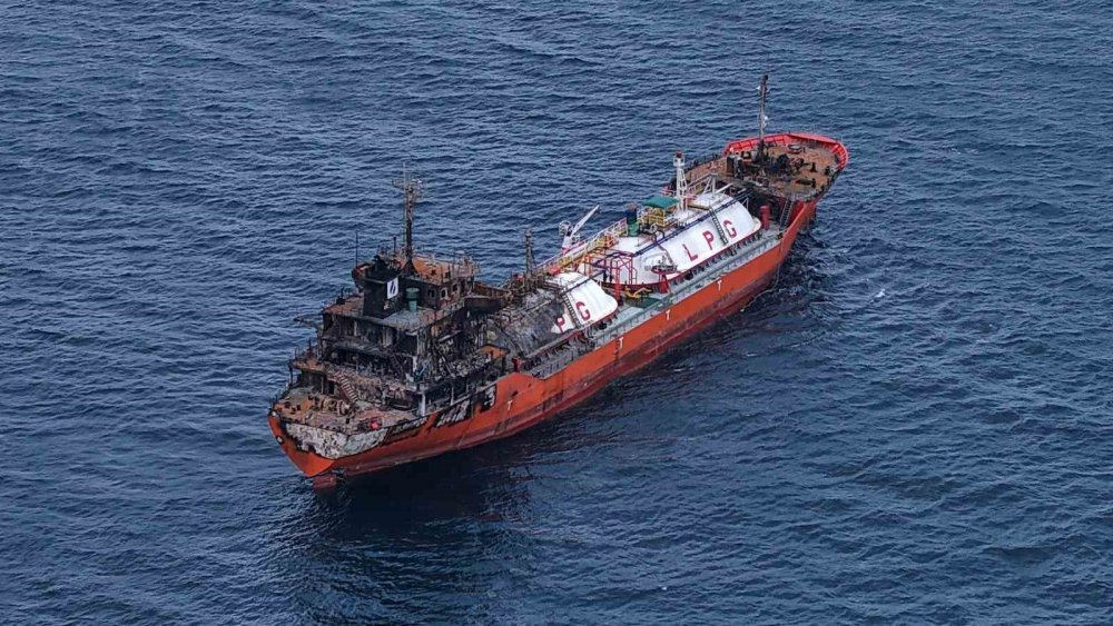Karadeniz’de Dron Saldırılarında Hasar Alan Bir Gemi Daha Trabzon’a Geldi