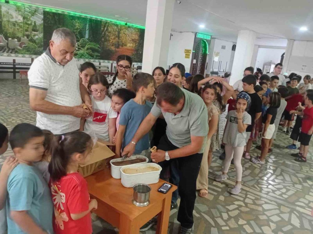 Yaz Kur’an Kursundaki Öğrencilere Serinleten İkram