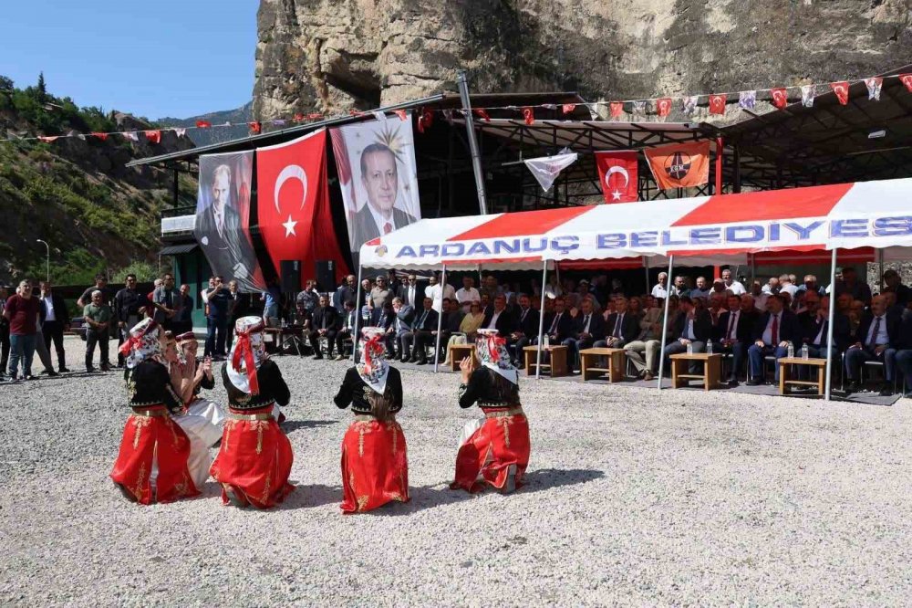 Ardanuç İlçesine 200 Milyon Liralık Giriş Yolu Projesi