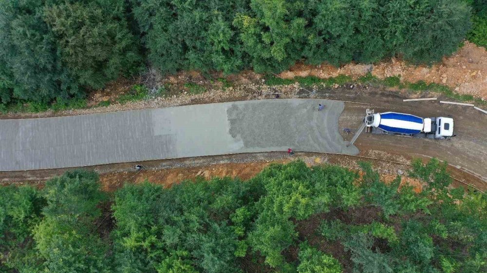 Yeşil Yol’da Beton Yol Çalışmaları Sürüyor