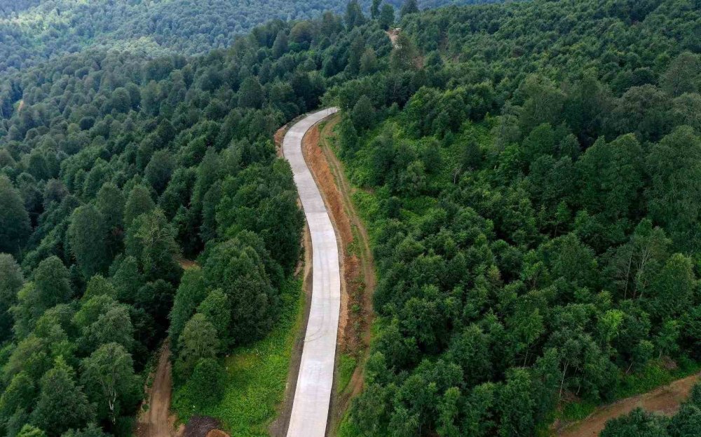Yeşil Yol’da Beton Yol Çalışmaları Sürüyor