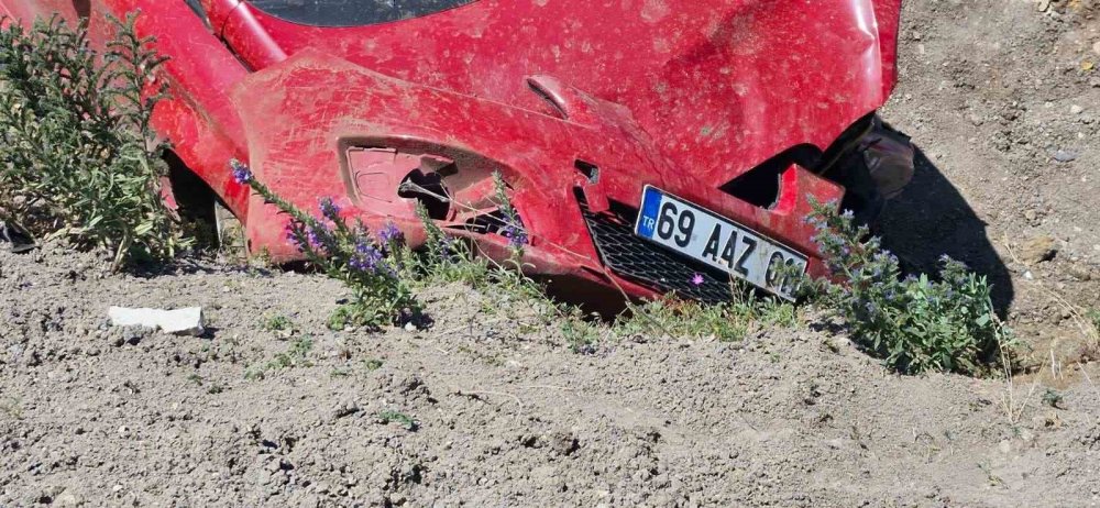 Bayburt’ta Otomobil Takla Attı, 8 Kişi Yaralandı