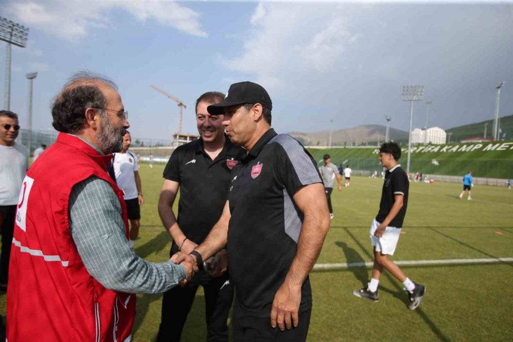 Kızılay’dan Palandöken’de Kamp Yapan Takımlara Tatlı Jesti