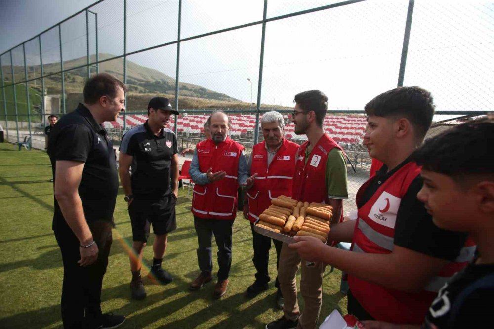 Kızılay’dan Palandöken’de Kamp Yapan Takımlara Tatlı Jesti