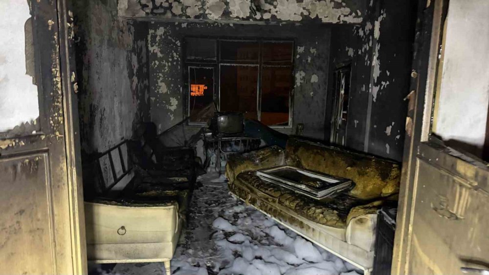 Hopa’da Şüpheli Ev Yangını: 1 Yaralı, 1 Gözaltı