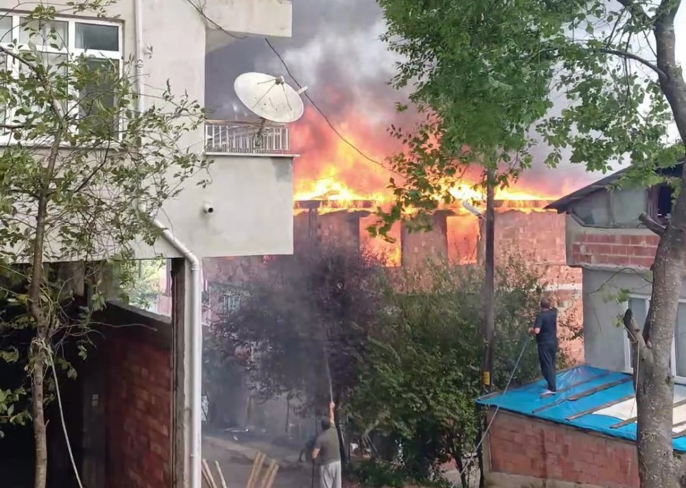 Ordu’da Çatı Katı Yangınında 1 Ton Fındık Küle Döndü