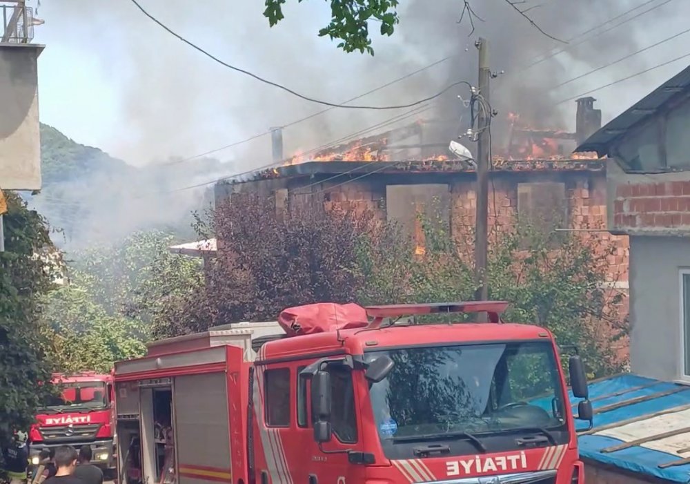 Ordu’da Çatı Katı Yangınında 1 Ton Fındık Küle Döndü