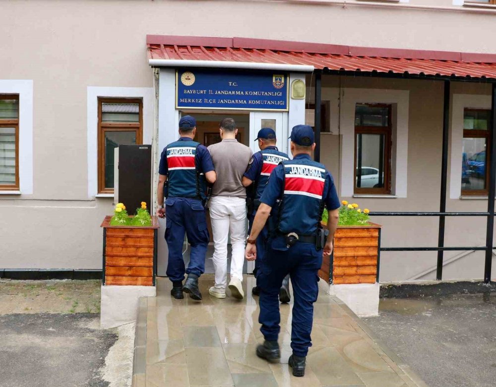 Bayburt’ta 4 Yıl Hapis Cezası Bulunan Firari Hükümlü Yakalandı