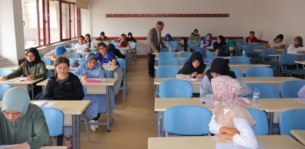 Bayburt'ta Yaz Kur'an Kursu Öğrencileri "Dini Bilgiler Yarışması"nda Ter Döktü