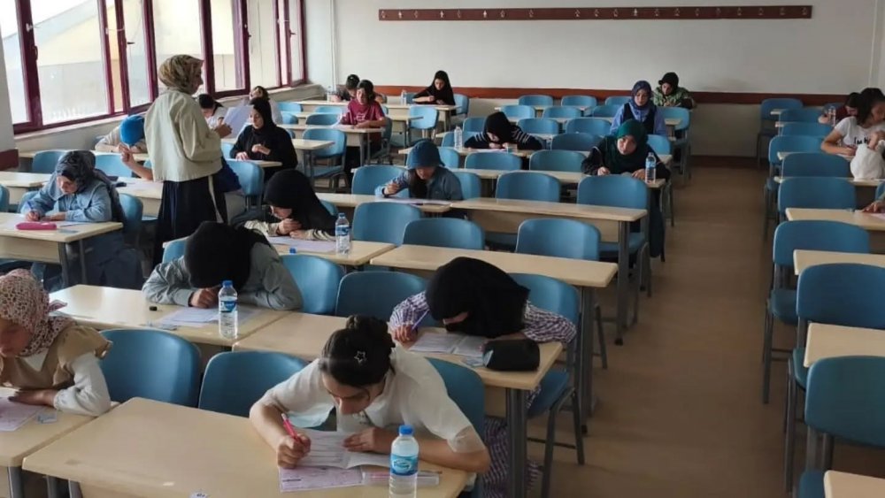Bayburt'ta Yaz Kur'an Kursu Öğrencileri "Dini Bilgiler Yarışması"nda Ter Döktü