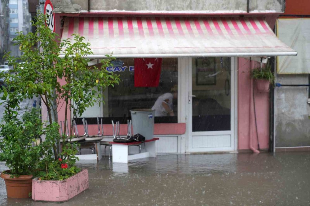 Samsun Sağanağa Teslim: Canik’te Yollar Göle Döndü