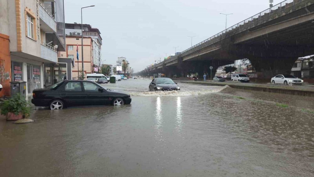 Samsun Sağanağa Teslim: Canik’te Yollar Göle Döndü