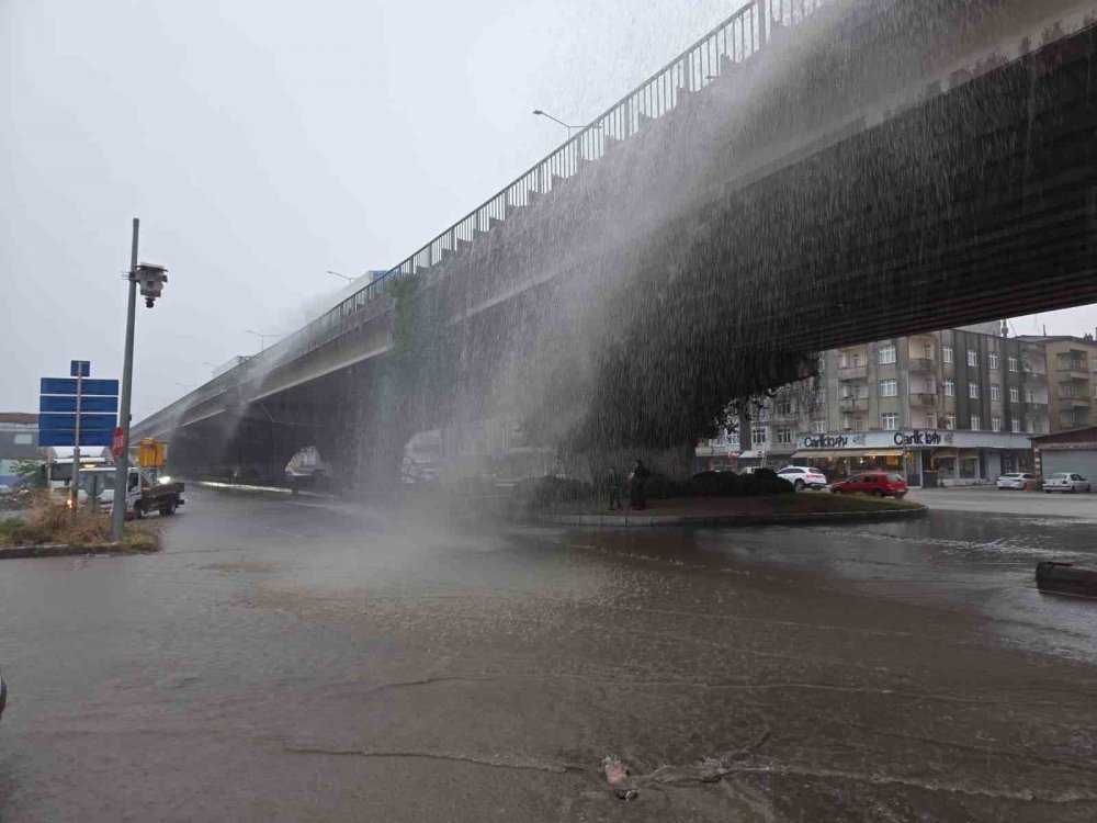 Samsun Sağanağa Teslim: Canik’te Yollar Göle Döndü