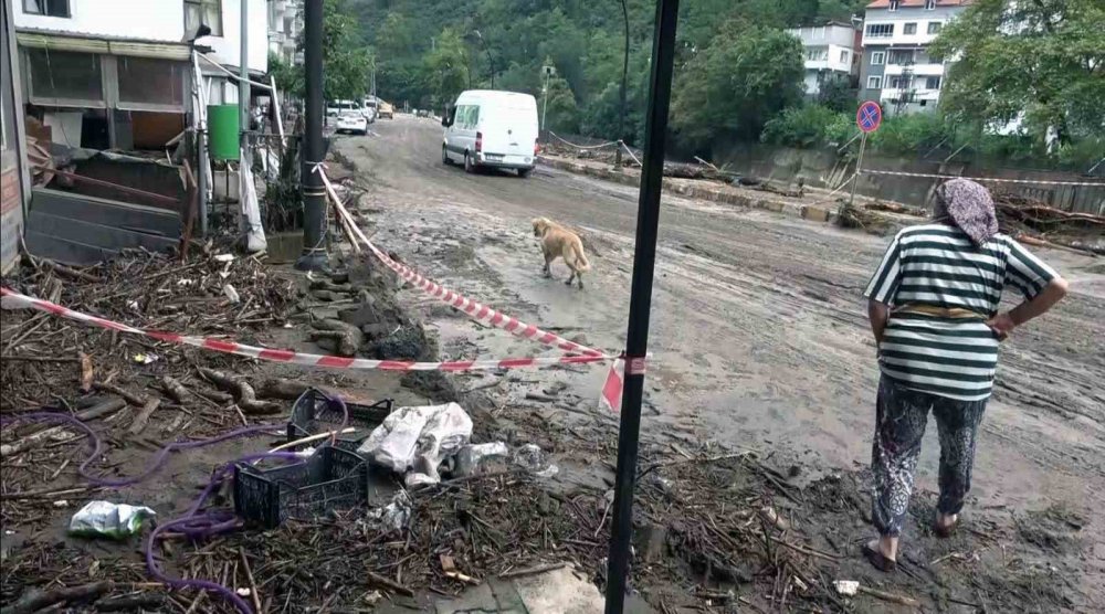 Giresun’da Sel Suları Çekildi, Geriye Çamuru Kaldı