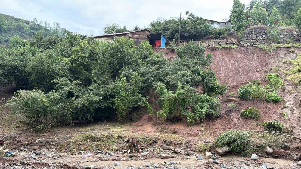 Köylerine Gitmek İstediler, Sel Sularına Kapılarak Kayboldular