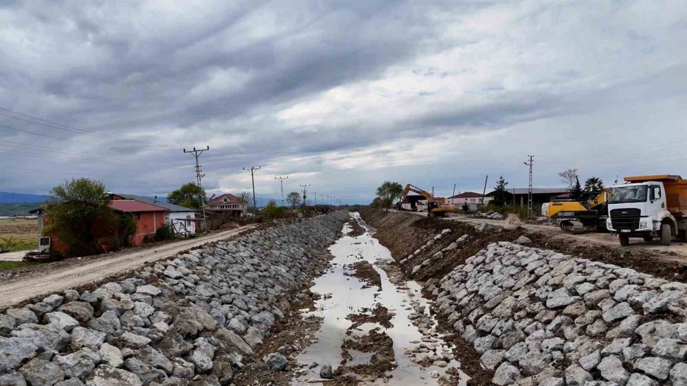 Bafra Ovası’nda 3 Milyar Tl’lik Sulama Projesinin Yapımı Sürüyor