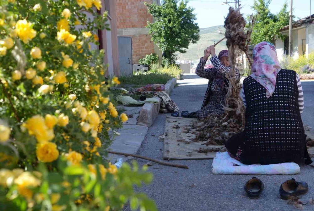 Bayburt’ta Kadınların Geleneksel Yün Mesaisi