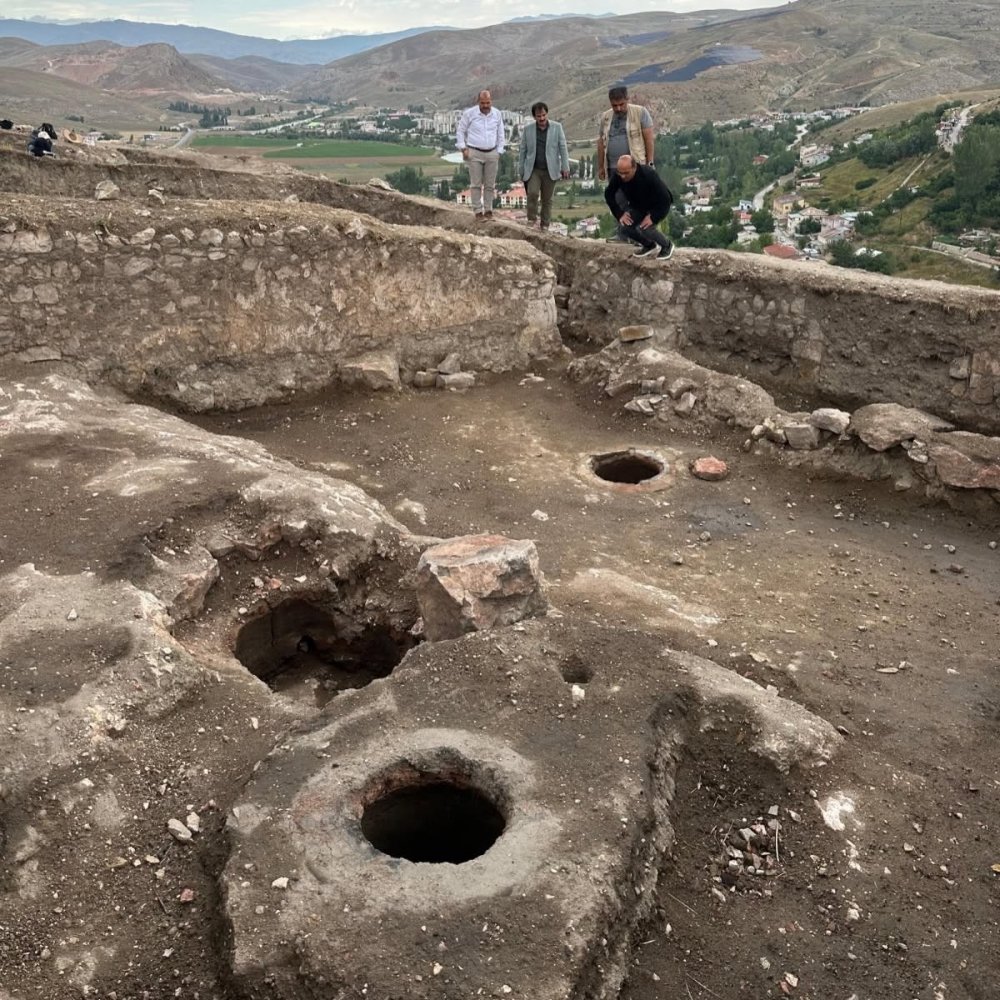 Bayburt Kalesi’nde Arkeolojik Kazılar Sürüyor: Tarih İlk Tunç Çağı’na Uzanıyor