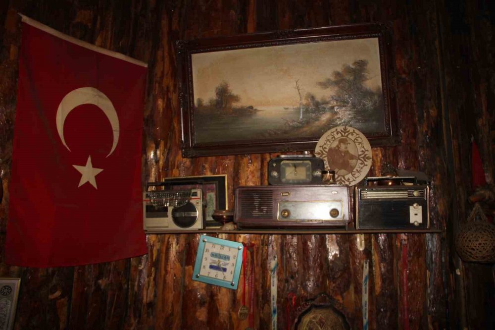 Antika Meraklısı Çaycı 2 Kiloyu Aşan Gümüş Takılarıyla Dikkat Çekiyor