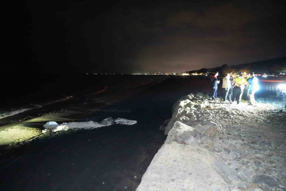 Samsun Sahilinde Şüpheli Madde Paniği: Ekipler Alarma Geçti