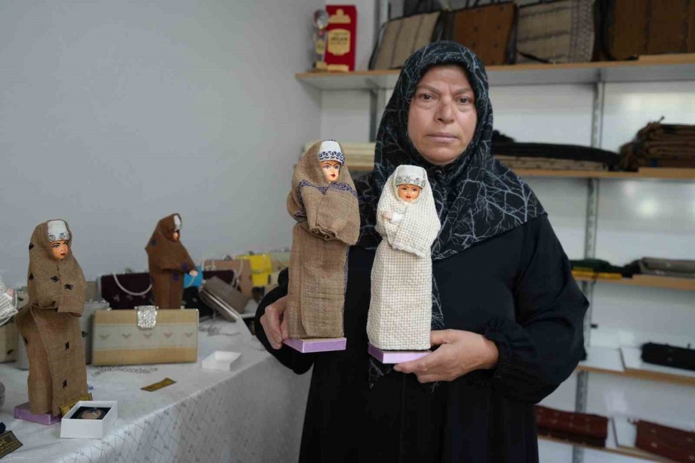 Bayburt’un Tescilli Ehramı Oyuncak Bebekleri Süslüyor: Kültürel Miras Gelecek Nesillere Taşınıyor