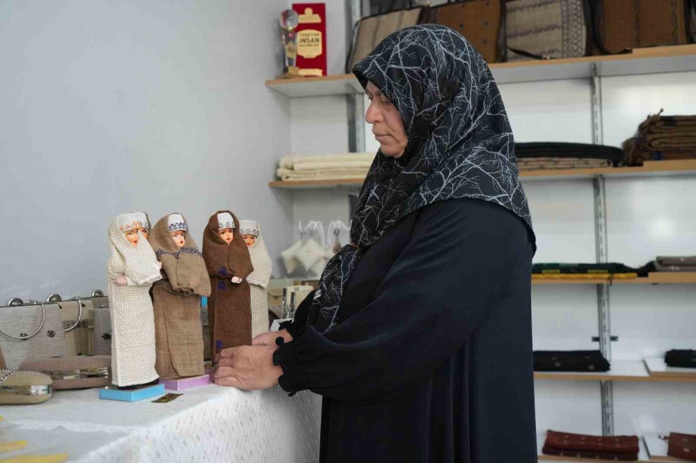 Bayburt’un Tescilli Ehramı Oyuncak Bebekleri Süslüyor: Kültürel Miras Gelecek Nesillere Taşınıyor