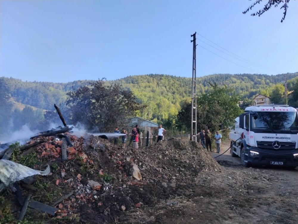 Kastamonu’da Alevlere Teslim Olan Ev Küle Döndü