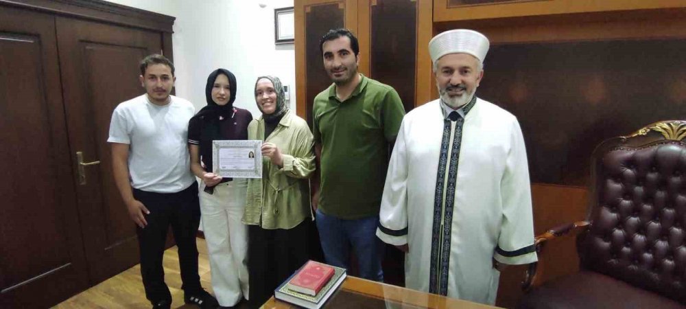 Ukraynalı Anhelina Müslüman Oldu, "Ayla" İsmini Aldı