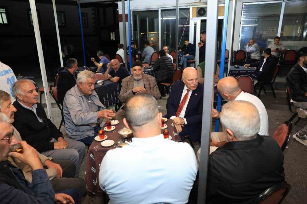 Başkan Sekmen Çalışmaları Yerinde İnceledi, Vatandaşla Çay İçip Sohbet Etti