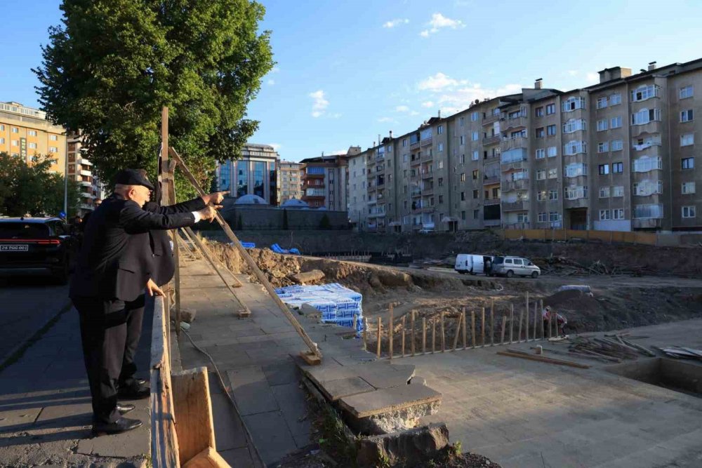 Başkan Sekmen Çalışmaları Yerinde İnceledi, Vatandaşla Çay İçip Sohbet Etti