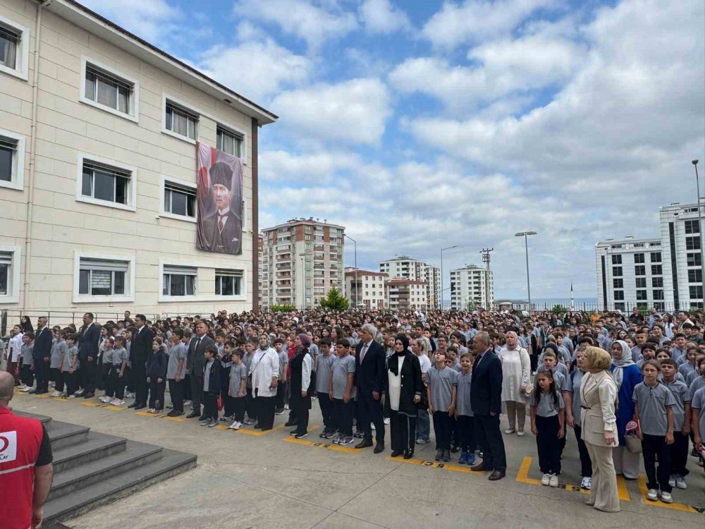 Trabzon’da İlk Ders Zili Çaldı