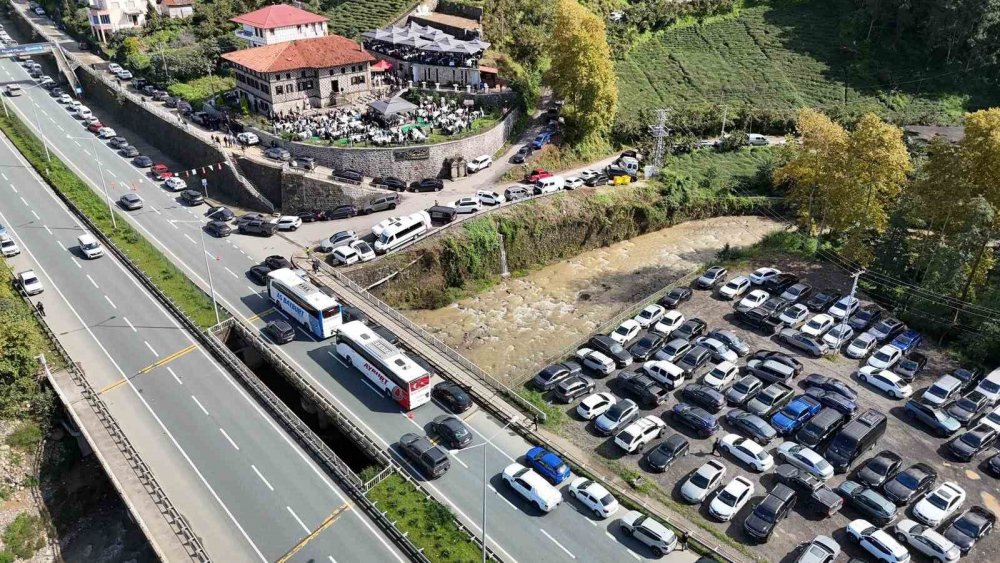 Saral Ailesi Yemekte Bir Araya Geldi