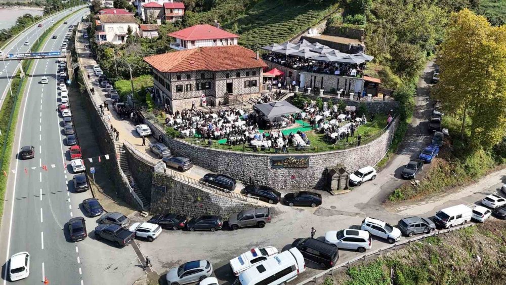 Saral Ailesi Yemekte Bir Araya Geldi