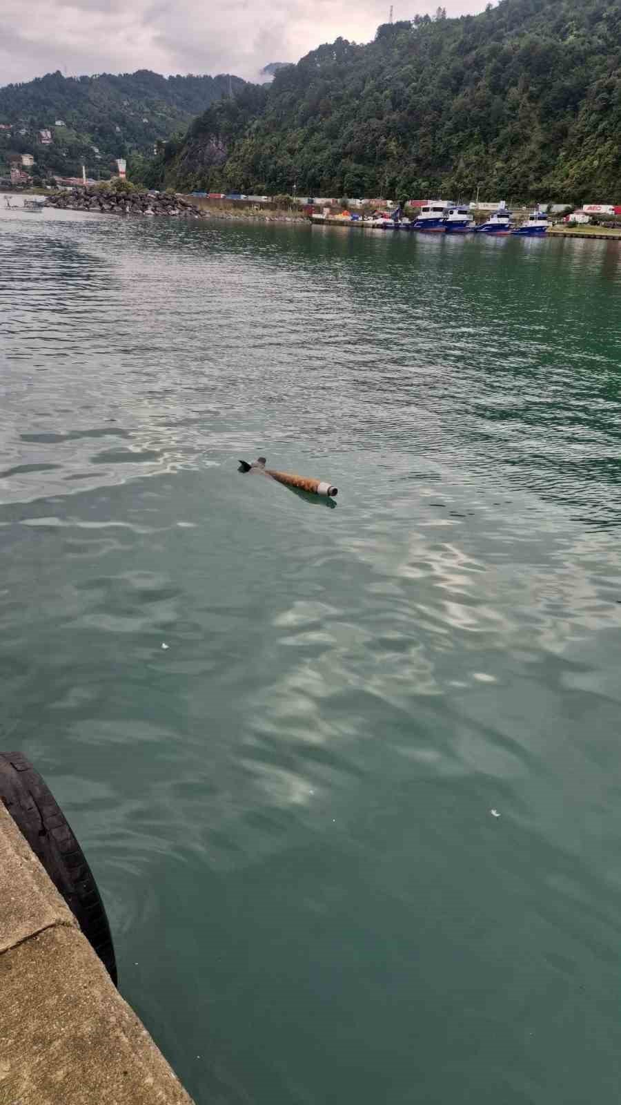 Hopa’da deniz yüzeyinde roket benzeri cisim görüldü