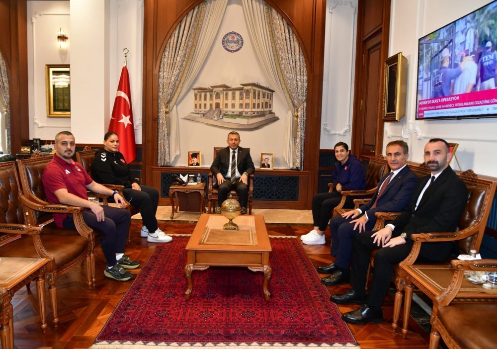Avrupa Şampiyonu Bayan Millî Boksörleri Kabul Etti