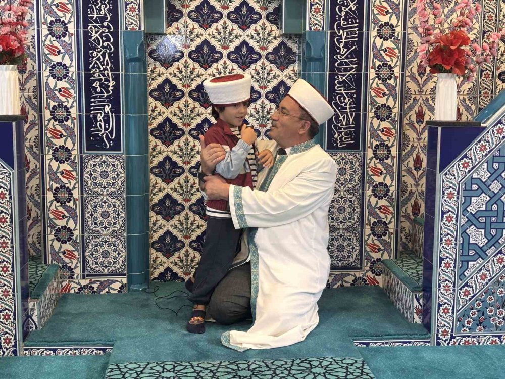 5 Yaşındaki Altan’dan Cami İmamına Duygu Dolu Kavuşma