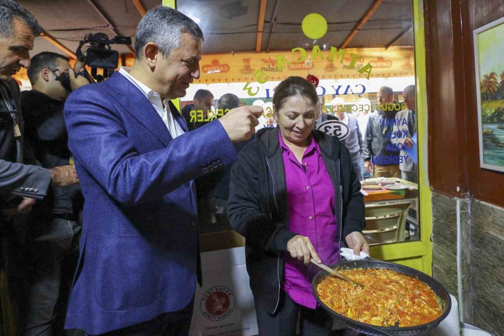 Özgür Özel Pazar esnafını ziyaret etti, İyidere’ye uğramadı