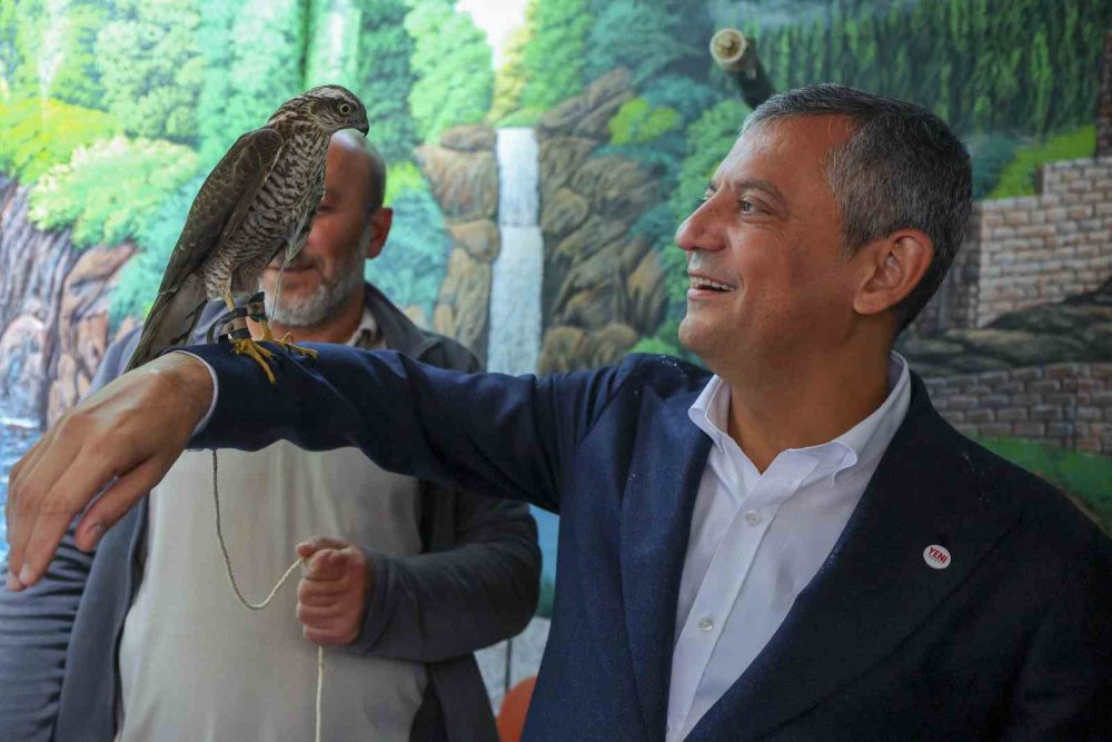 Özgür Özel Pazar esnafını ziyaret etti, İyidere’ye uğramadı